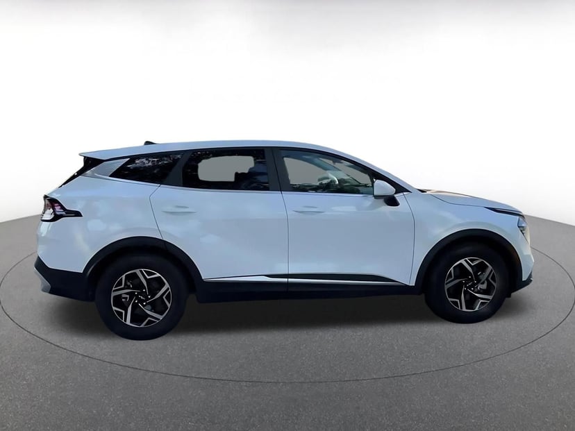 2025 Kia Sportage - Image 16