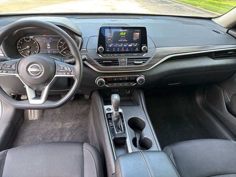 2025 Nissan Altima - Image 28