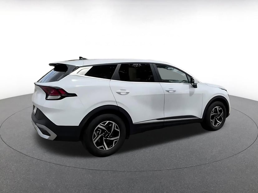 2025 Kia Sportage - Image 13