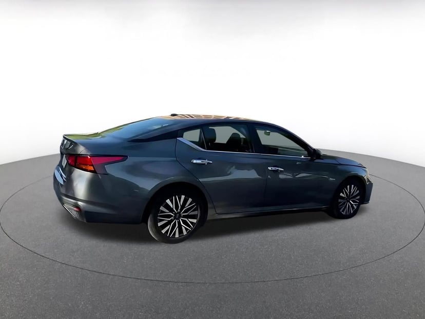 2025 Nissan Altima - Image 11