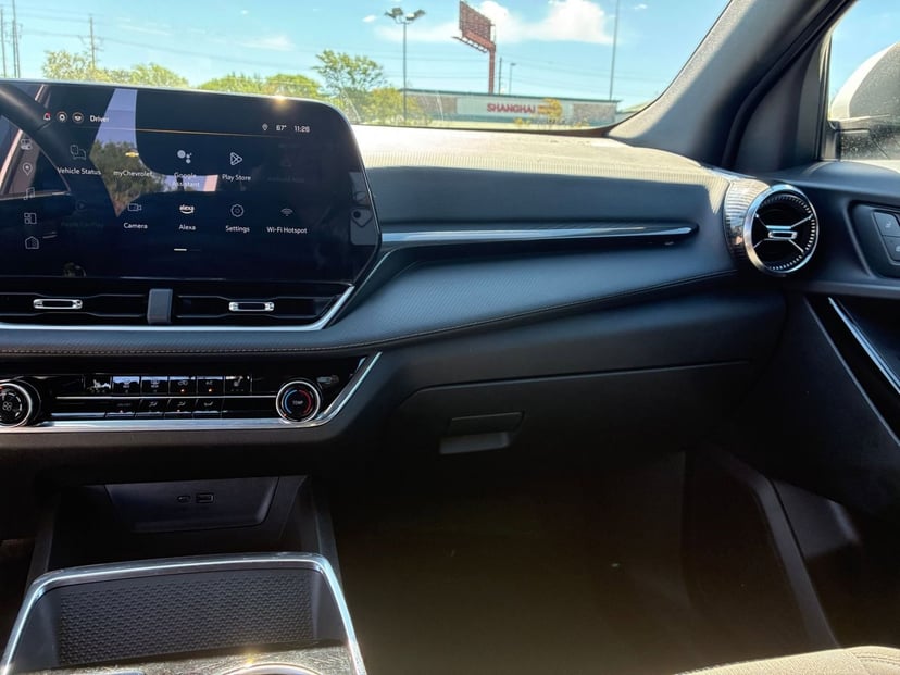 2025 Chevrolet Equinox - Image 30