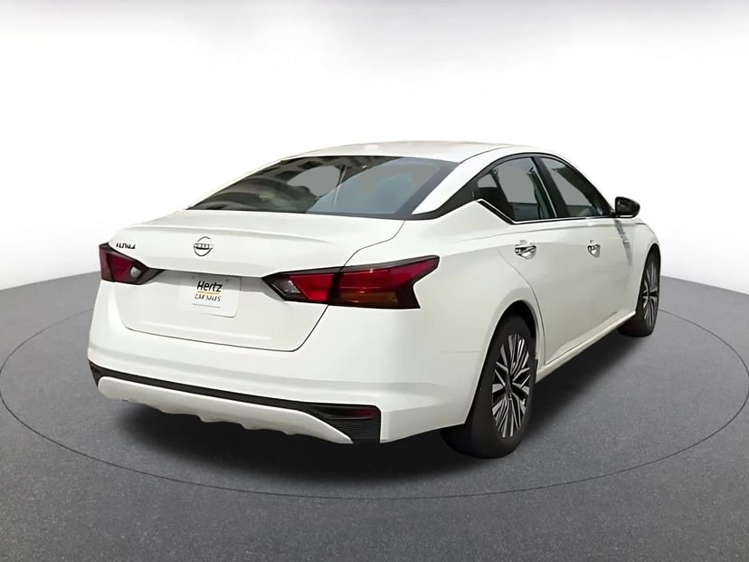2025 Nissan Altima - Image 13