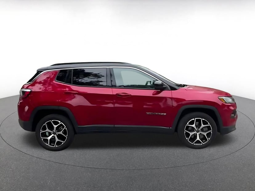 2025 Jeep Compass - Image 15