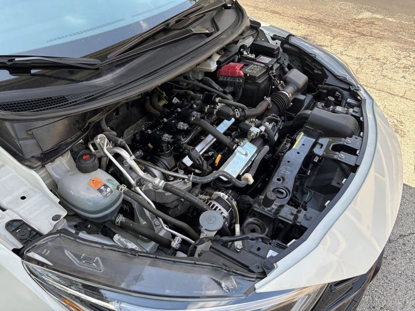 2025 Nissan Versa - Image 18