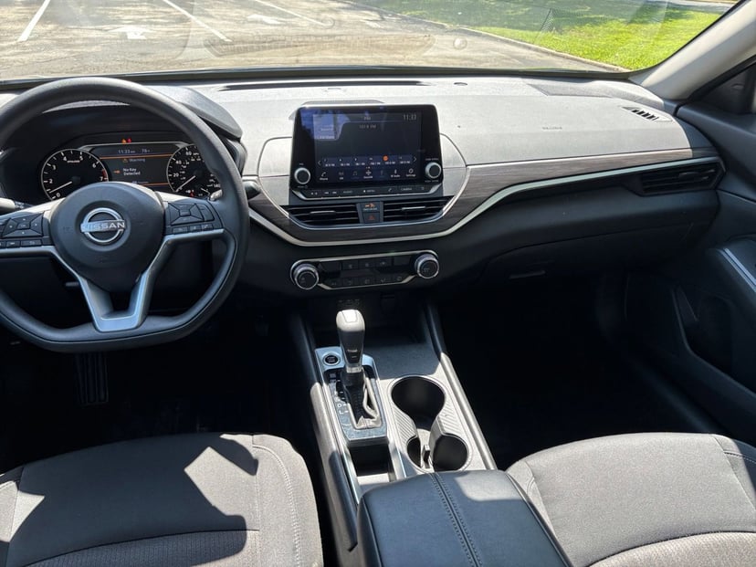 2025 Nissan Altima - Image 28