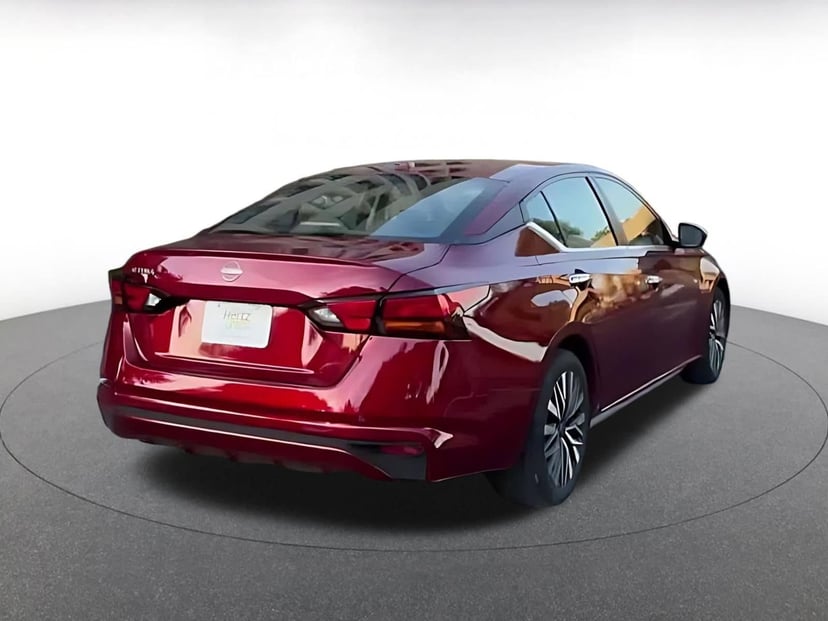2025 Nissan Altima - Image 10