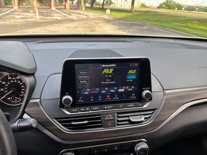 2025 Nissan Altima - Image 17
