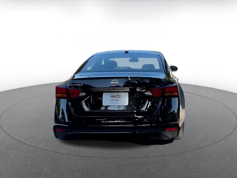 2025 Nissan Altima - Image 11