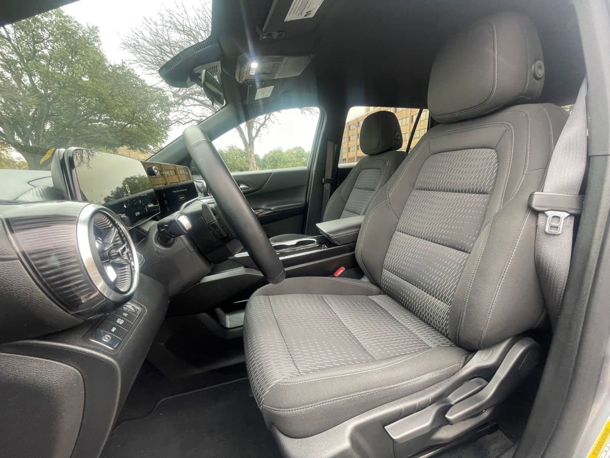 2025 Chevrolet Equinox - Image 30