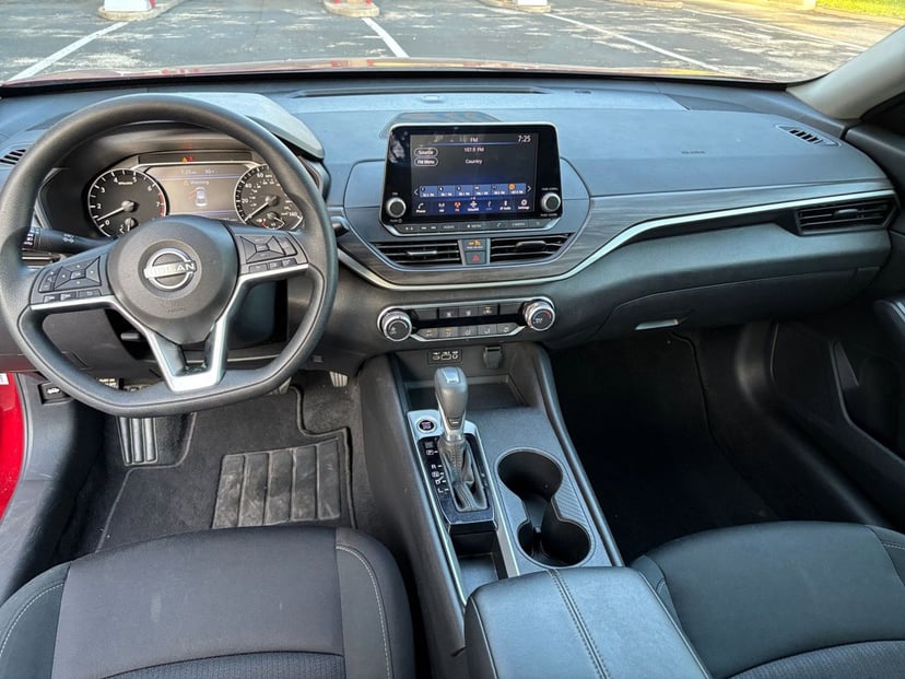 2025 Nissan Altima - Image 23