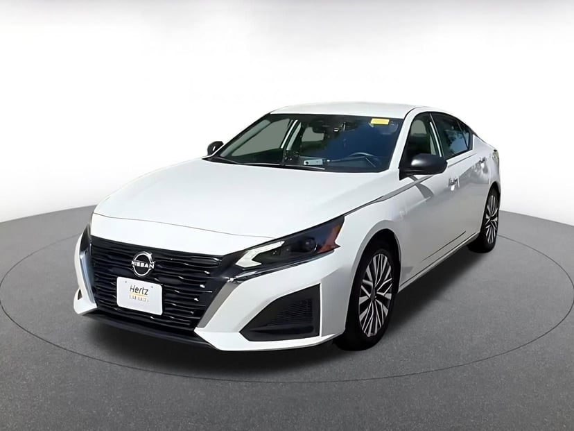 2025 Nissan Altima - Image 6