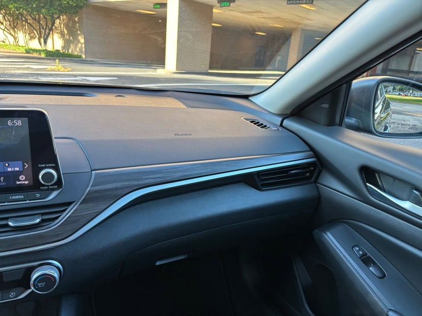 2025 Nissan Altima - Image 30