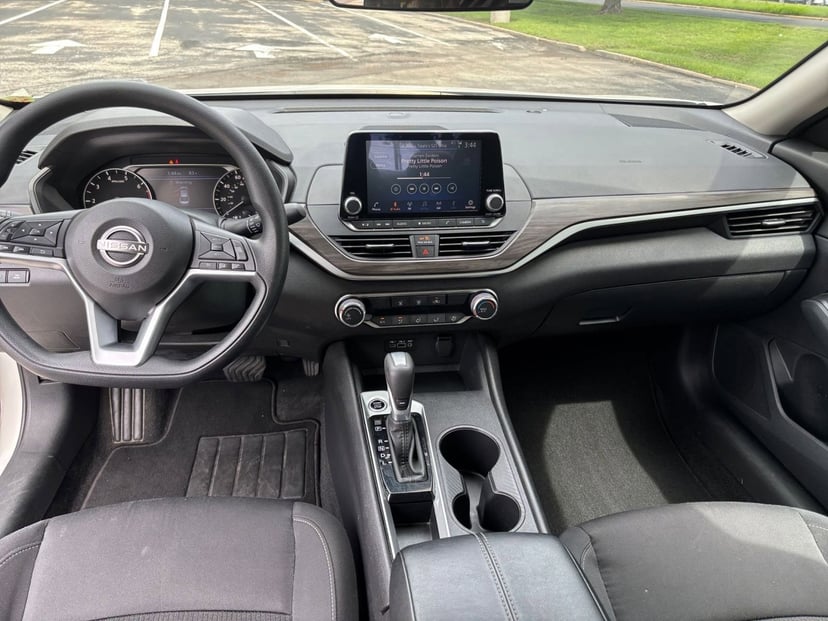2025 Nissan Altima - Image 28