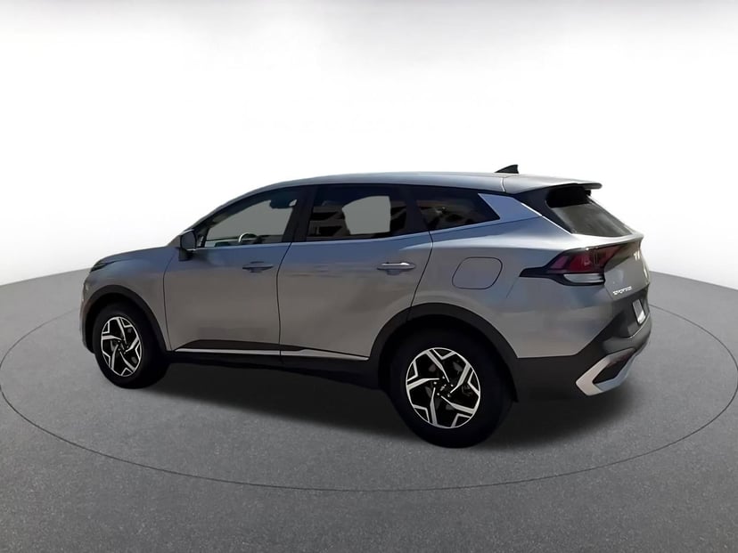 2025 Kia Sportage - Image 10