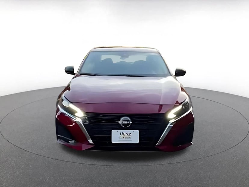 2025 Nissan Altima - Image 12