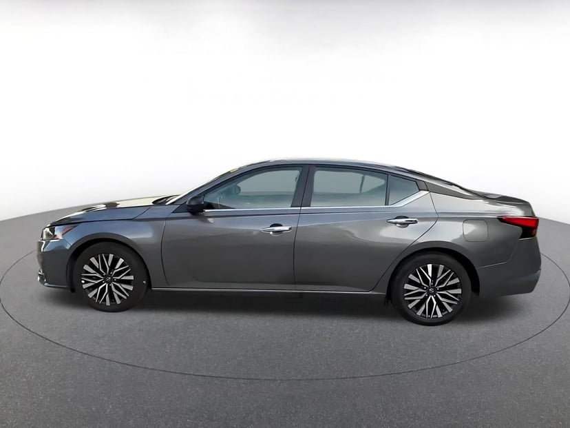 2025 Nissan Altima - Image 7