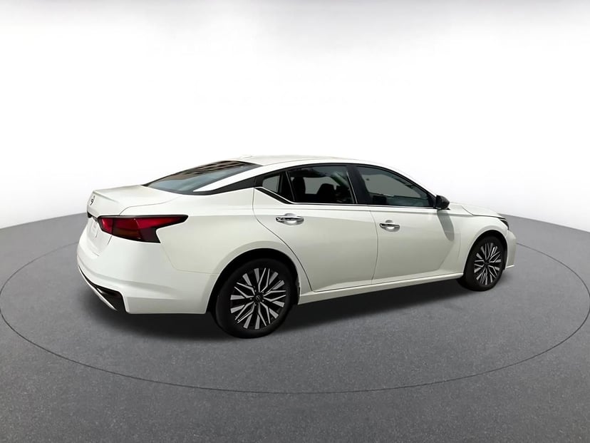 2025 Nissan Altima - Image 15