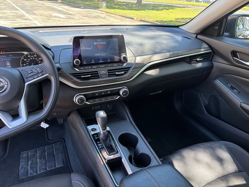 2025 Nissan Altima - Image 30