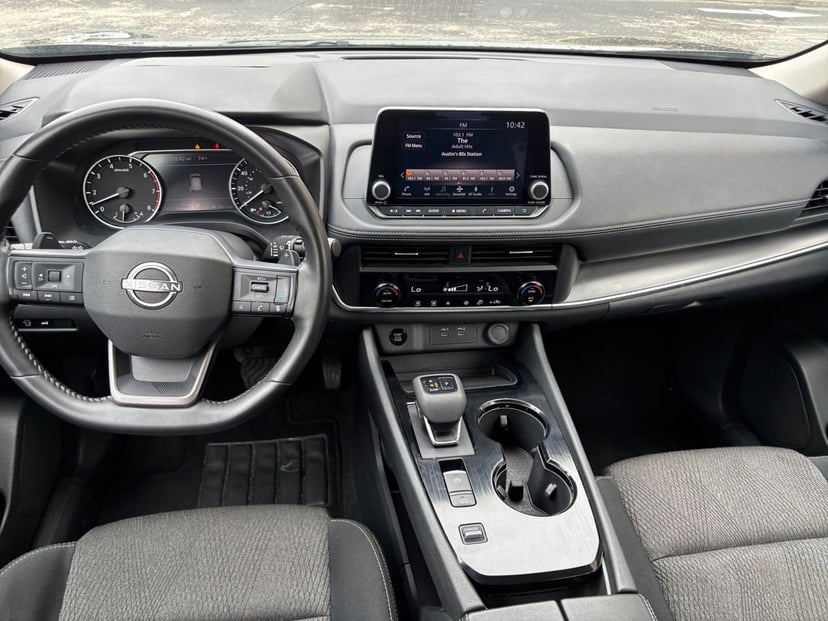 2025 Nissan Rogue - Image 28