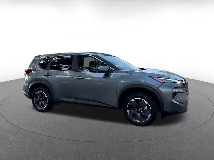 2025 Nissan Rogue - Image 2
