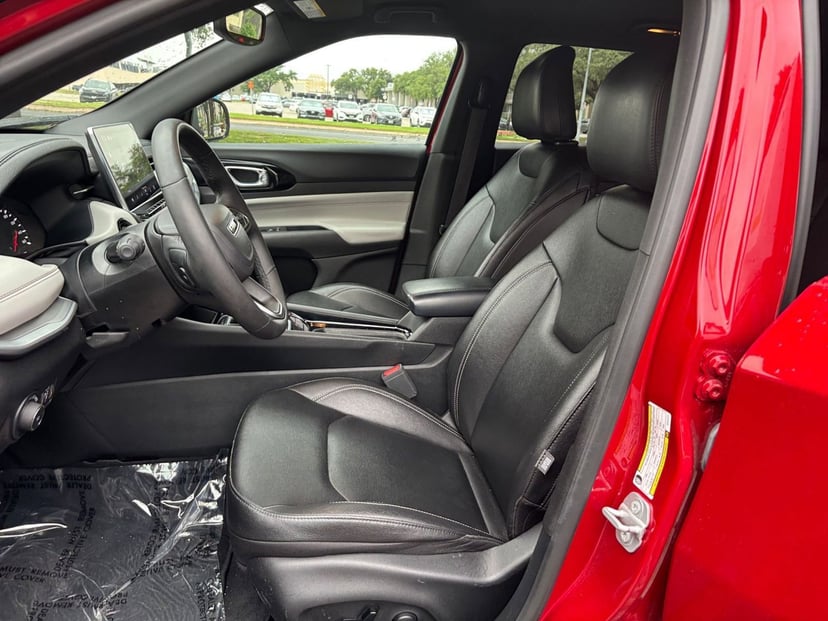 2025 Jeep Compass - Image 31