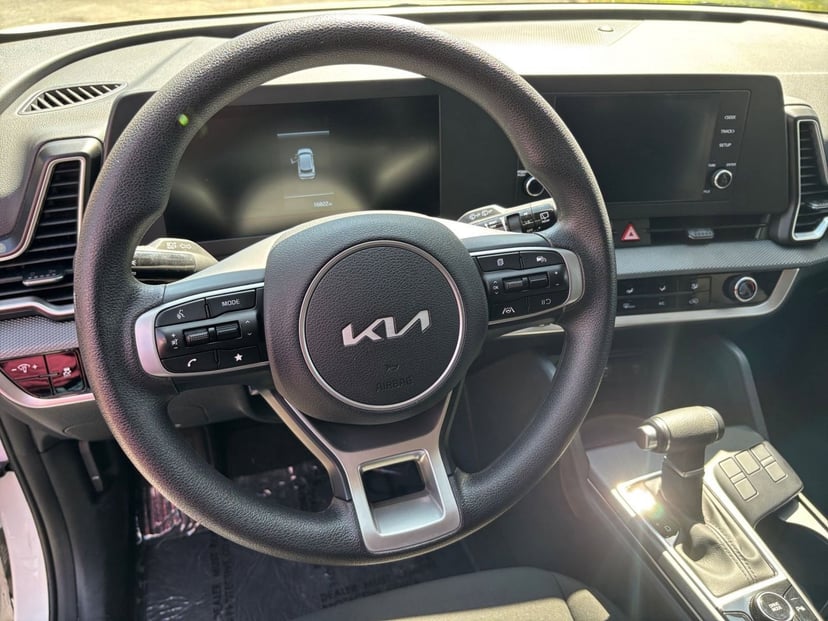 2025 Kia Sportage - Image 25