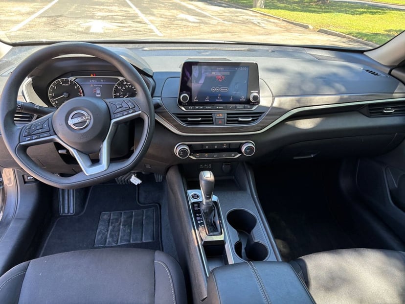 2025 Nissan Altima - Image 28