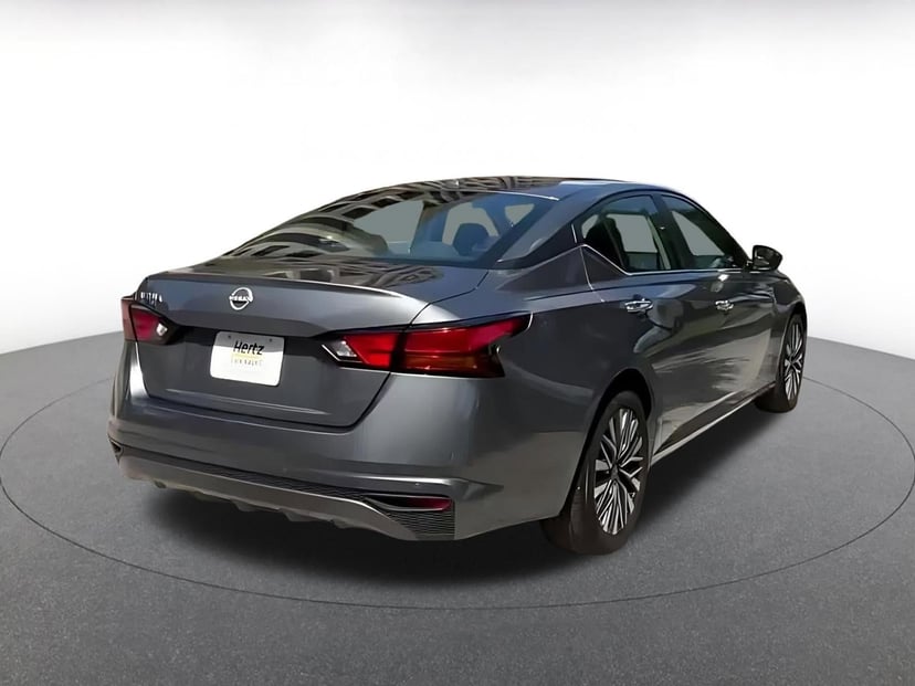 2025 Nissan Altima - Image 12