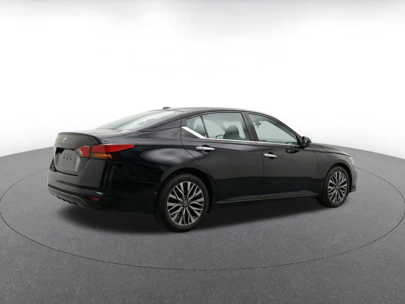 2025 Nissan Altima - Image 7