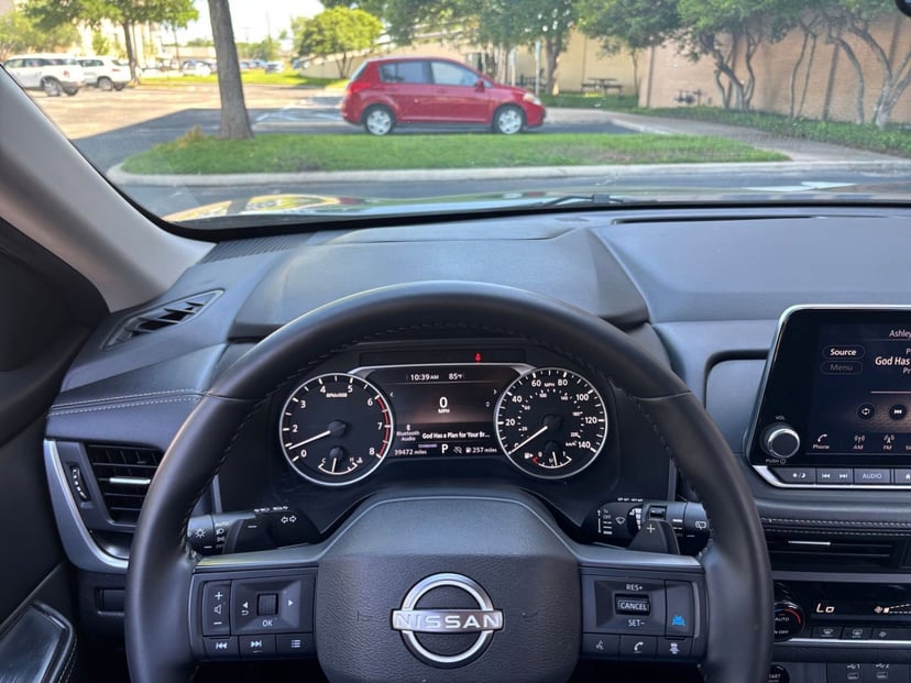 2025 Nissan Rogue - Image 29