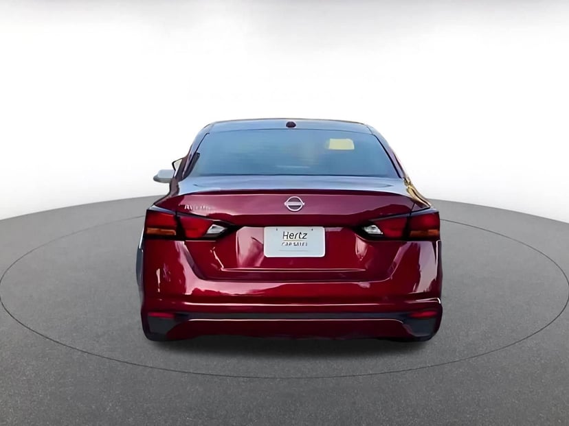 2025 Nissan Altima - Image 7