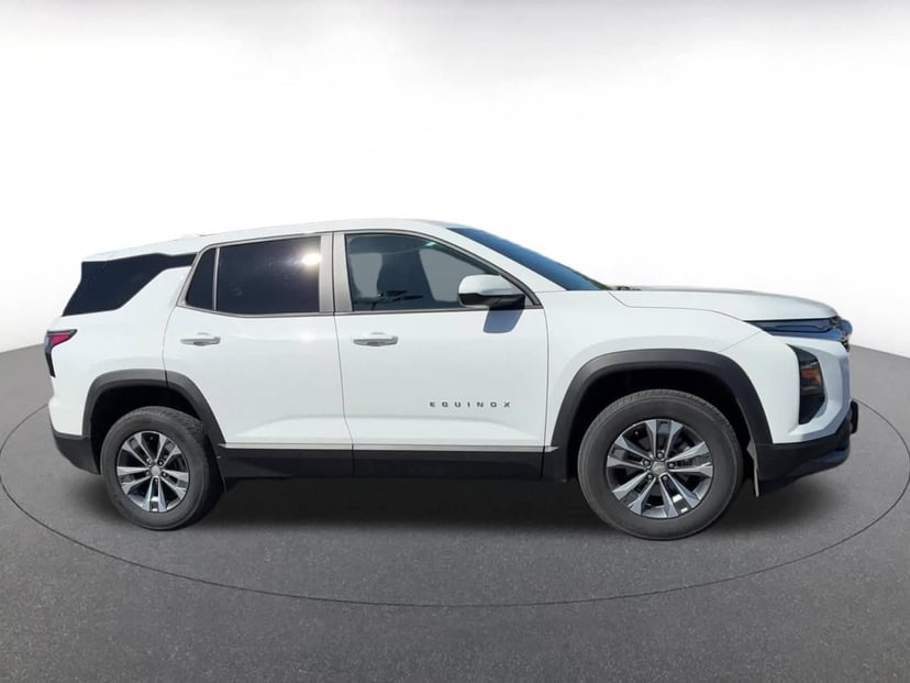 2025 Chevrolet Equinox - Image 13