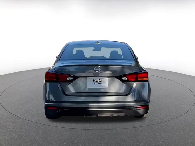 2025 Nissan Altima - Image 10