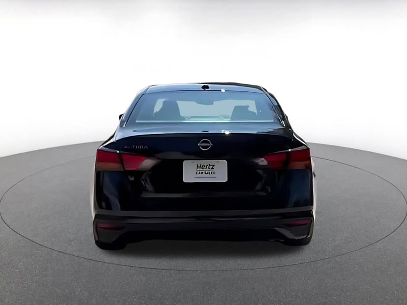 2025 Nissan Altima - Image 8