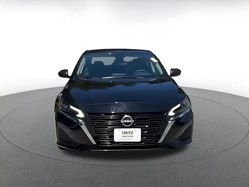2025 Nissan Altima - Image 2