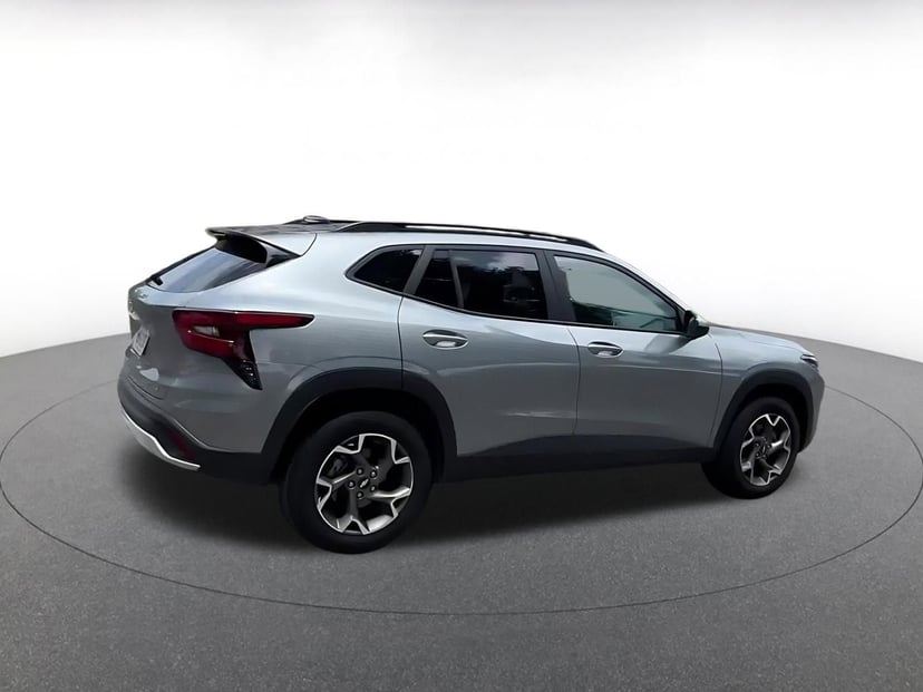 2025 Chevrolet Trax - Image 15
