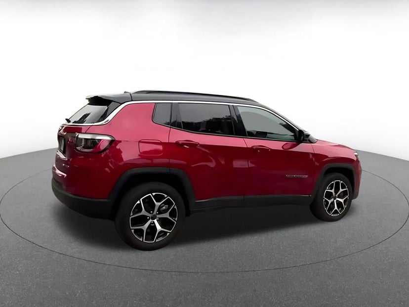 2025 Jeep Compass - Image 12