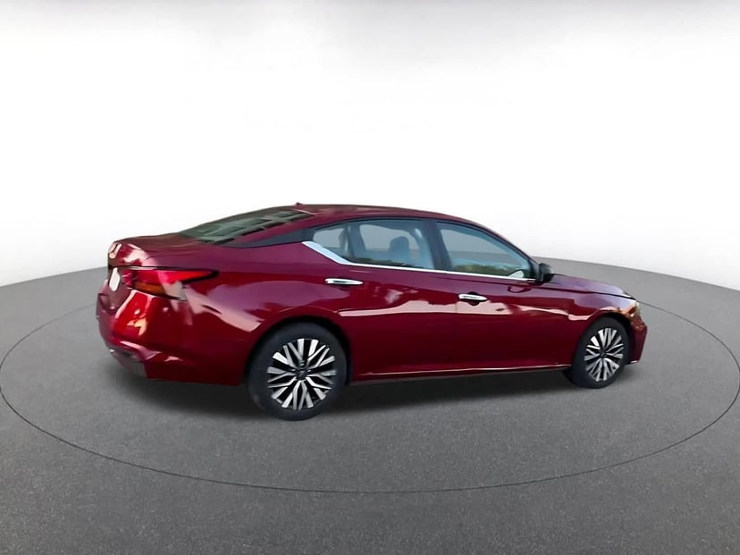 2025 Nissan Altima - Image 8