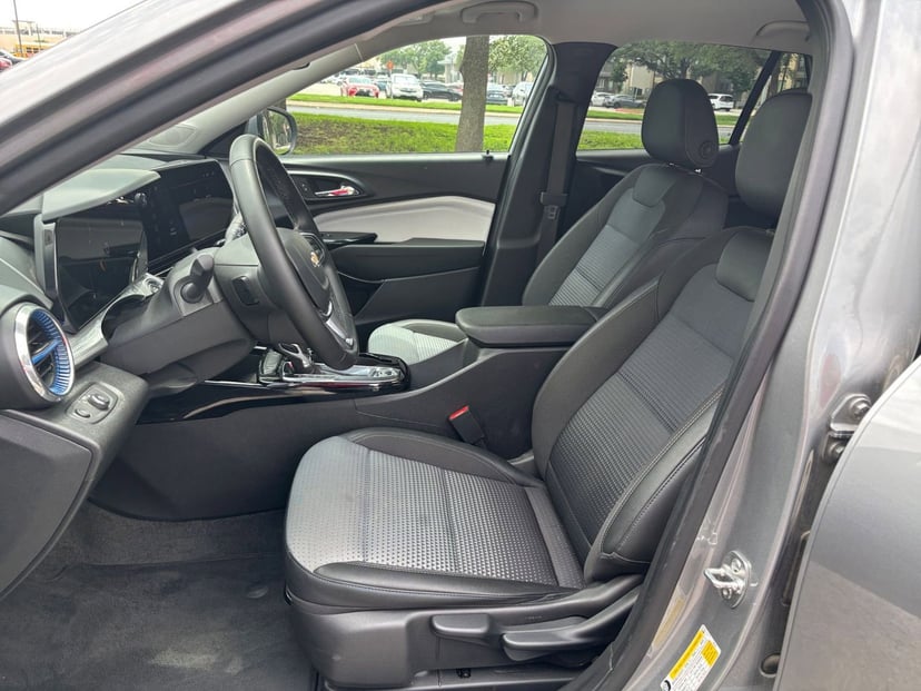 2025 Chevrolet Trax - Image 31