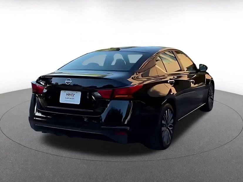2025 Nissan Altima - Image 11