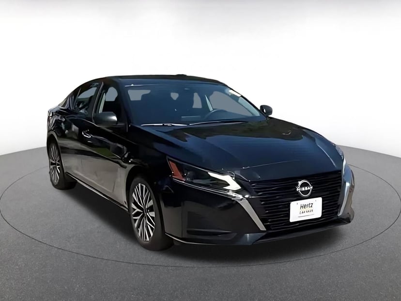 2025 Nissan Altima - Image 6