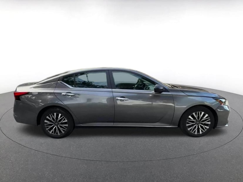 2025 Nissan Altima - Image 15