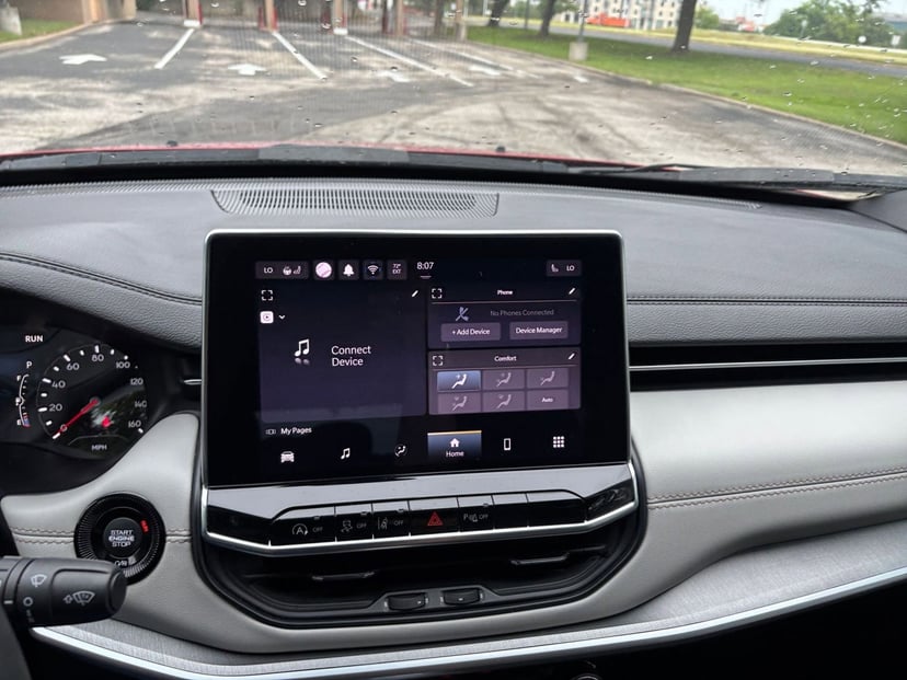 2025 Jeep Compass - Image 17
