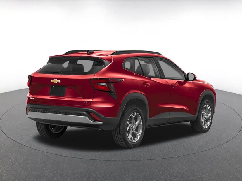 2025 Chevrolet Trax - Image 2