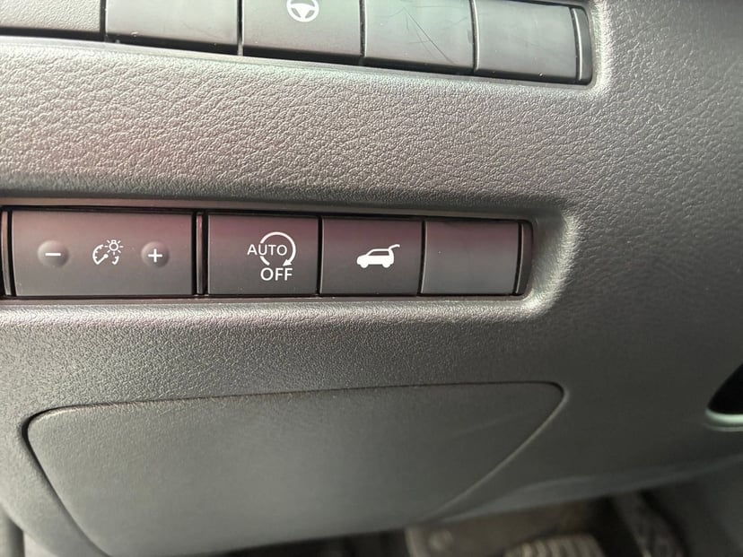 2025 Nissan Rogue - Image 18