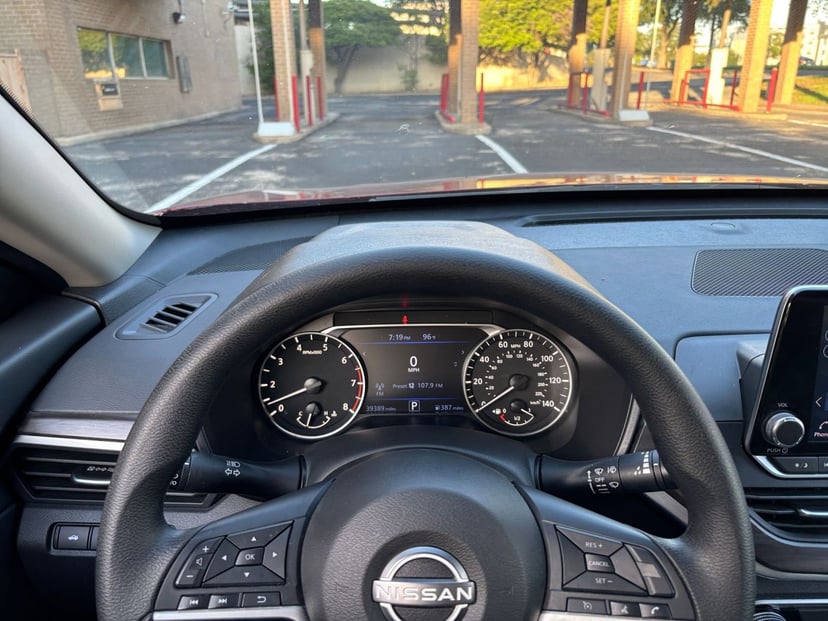 2025 Nissan Altima - Image 24