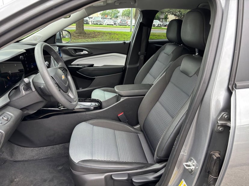2025 Chevrolet Trax - Image 31