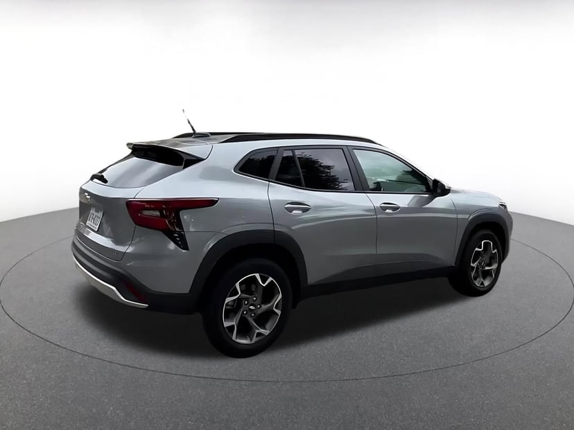 2025 Chevrolet Trax - Image 15