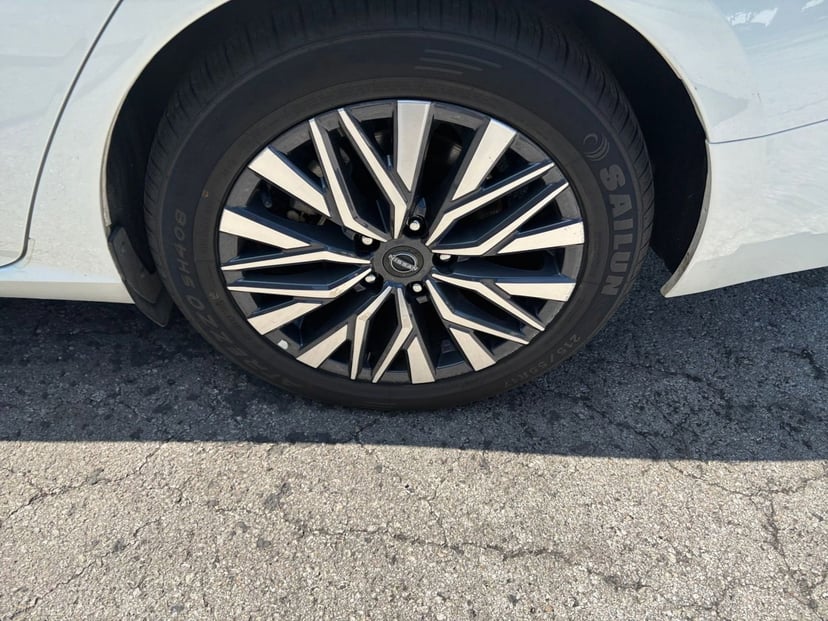 2025 Nissan Altima - Image 25
