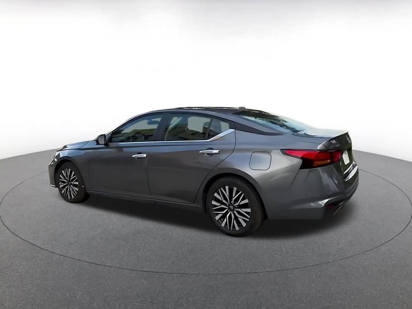 2025 Nissan Altima - Image 9